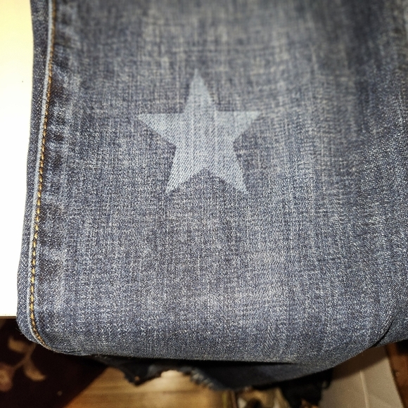 Cabi Star-Patterned Dark Wash Jeans With Fringed Hem LIKE NEW! - Picture 8 of 9